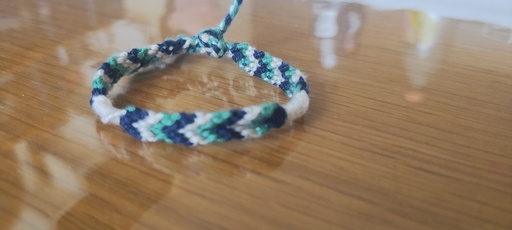 Bracelet torsadé en V
